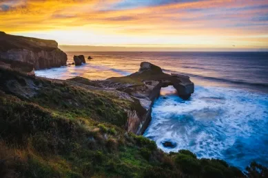 Strand in Dunedin bei Sonnenuntergang.