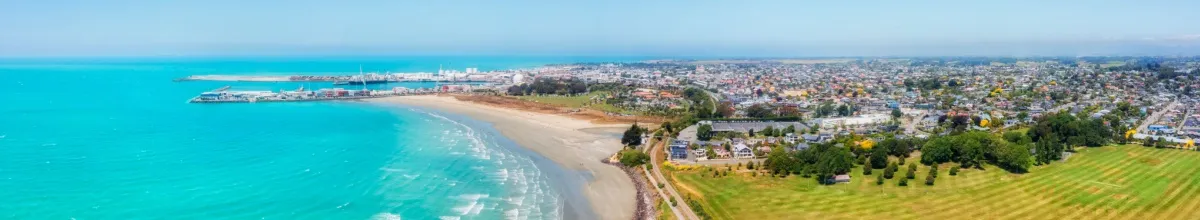 Panoramablick auf die Küste von Timaru.