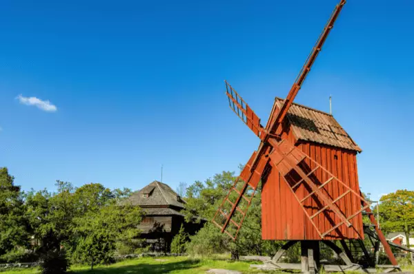 Im Freilichtmuseum Skansen Rote Windmühle im Stockholmer Freilichtmuseum
