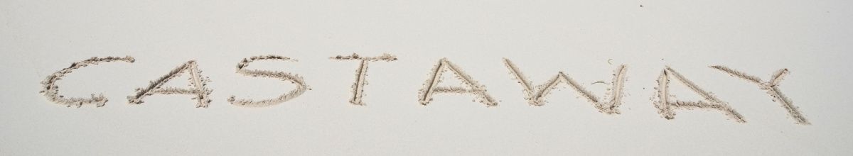 Das Wort "Castaway" in Sand geschrieben.