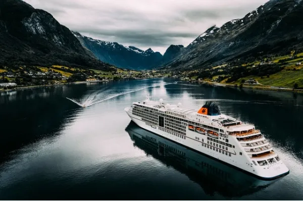 Reisen Sie mit dem luxuriösesten Kreuzfahrtschiff der Welt durch die Nordfjorde. Die MS Europa 2.