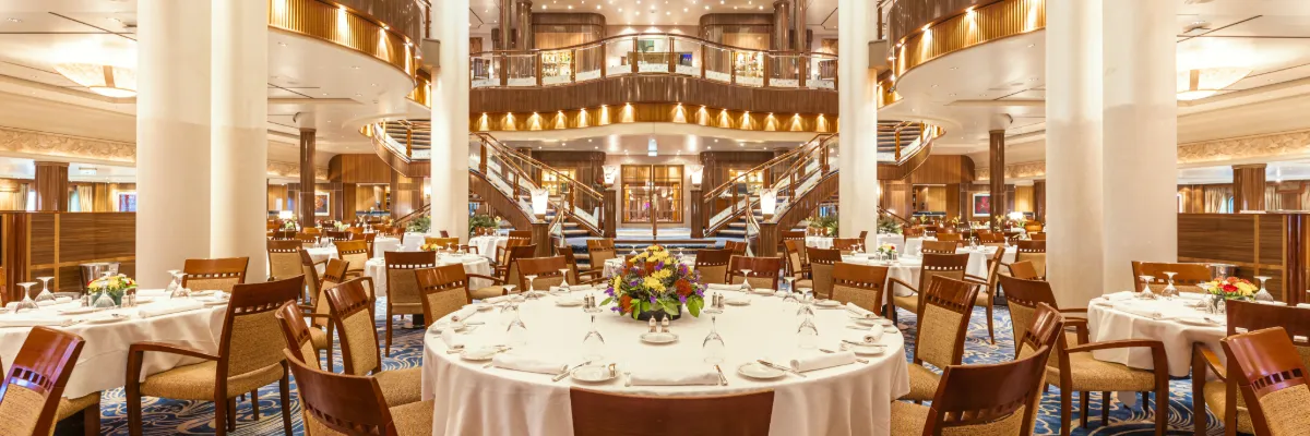 Erleben Sie unvergessliches Dinner bei einer Kreuzfahrt auf der Queen Mary 2. Unser Platz 5 der luxuriösesten Kreuzfahrtschiffe.