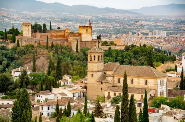 Blick auf das Albaicín-Viertel in Granada.