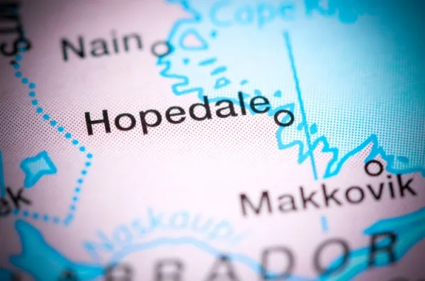 Hopedale und die umliegenden Orte auf einer Karte verzeichnet.