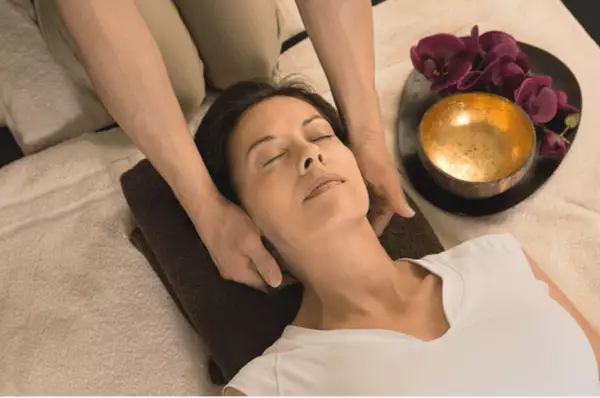 Wellnessbehandlung an Bord der <i>Mein Schiff 2</i>.