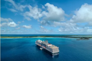 Die Eurodam ankert in den blauen Gewässern der Karibik.
