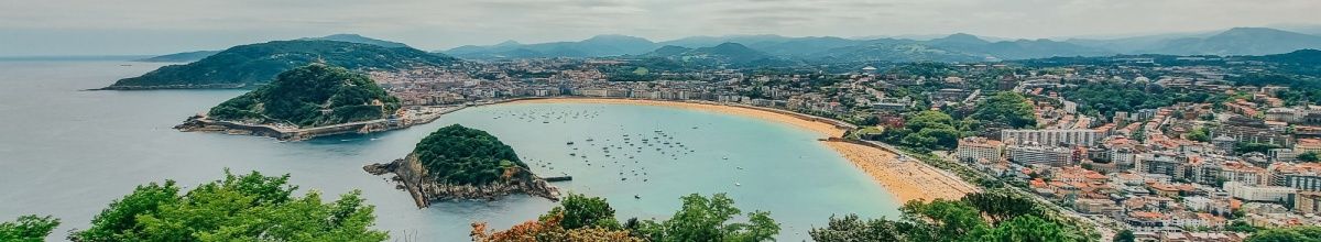 Die Bucht vor Donostia-San Sebastián von oben.