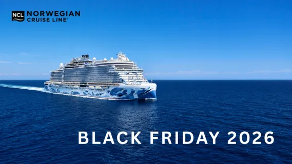 Kreuzfahrten mit Norwegian Cruise Line Norwegian Prima auf hoher See. Der Schriftzug "Black Friday 2026" weist auf die nächste Aktion hin.