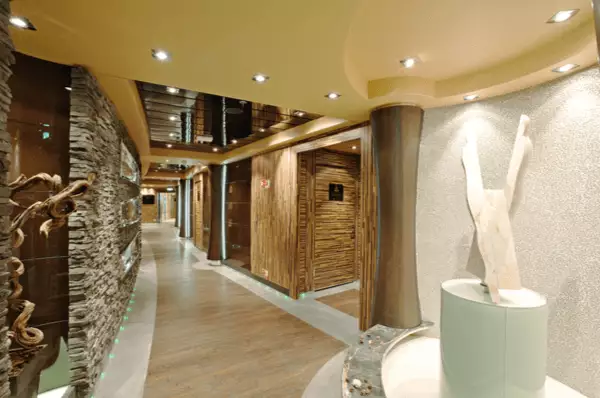 MSC Splendida Spa-Bereich und Wellnessangebote MSC Splendida Spabereich in schönem beleuchteten Ambiente an Bord.