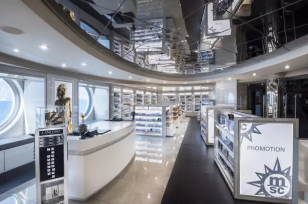 MSC Splendida Einkaufsmöglichkeiten Shopping an Bord MSC Splendida in luxuriöser Atmosphäre.