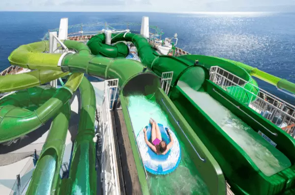 MSC Grandiosa Wasserpark – aufregende Rutschen und Spielbereiche für Kinder und Familien an Bord des Kreuzfahrtschiffs