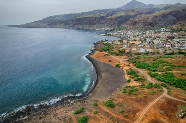 Hafenstadt Tarrafal Luftbild der Hafenstadt Tarrafal auf São Nicolau.