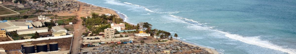 Blick auf Lomé am Meer.