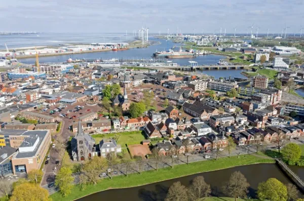 Delfzijl von oben Die Stadt Delfzijl aus der Vogelperspektive fotografiert.