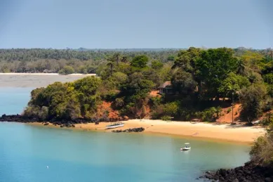 Sandstrand an der Küste von Carache.