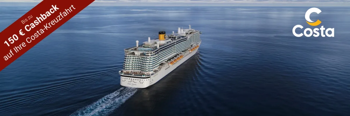Heckansicht eines Costa Schiffes auf dem Meer, links oben ein roter Banner mit Aufschrift Bis zu 150 € Cashback auf Ihre Costa Kreuzfahrt in weiß, rechts oben das Costa-Logo.