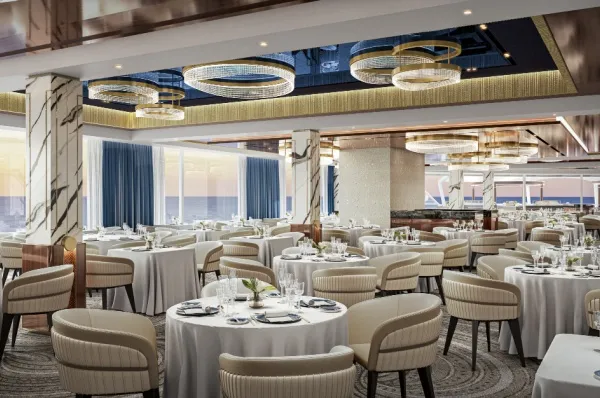 Main Restaurant Das Hauptrestaurant auf der Seven Seas Prestige mit luxuriöser Einrichtung.