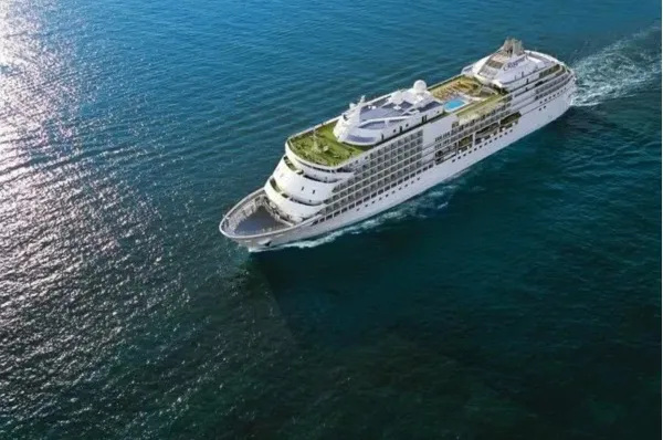 Die Seven Seas Navigator von Regent Seven Seas auf hoher See - hier erleben Sie die Luxusreise Ihrer Träume.
