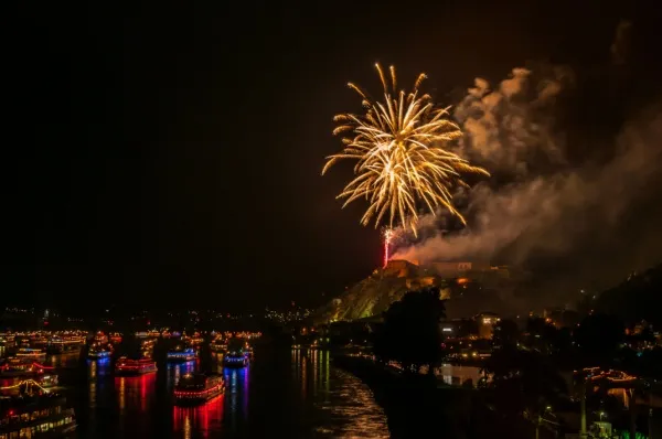 Ein Feuerwerk am Rhein: Buchen Sie eine Flusskreuzfahrt zu Rhein in Flammen mit AMADEUS Flusskreuzfahrten.