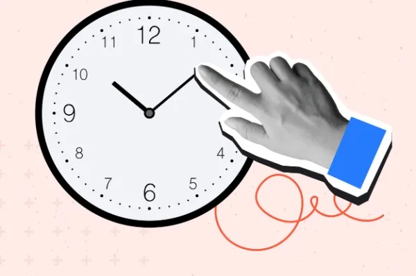 Eine Hand zeigt auf eine Uhr, der Hintergrund ist rosa.