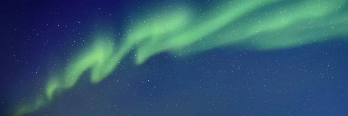 Polarlichter am Sternenhimmel: Im hohen Norden erwarten Sie spektakuläre Aussichten.