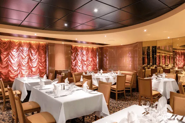Ein opulent eingerichtetes Restaurant auf der MSC Sinfonia.