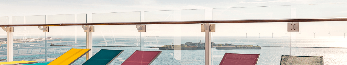 Genießen Sie den Ausblick vom Sonnendeck der Mein Schiff 6.