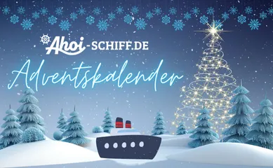 Ahoi-Schiff.de Adventskalender Adventskalender-Motiv mit beleuchtetem Weihnachtsbaum, Schneelandschaft und Kreuzfahrtschiff im Vordergrund