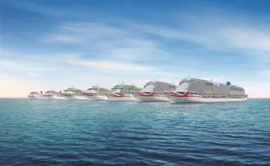 Totale aller sieben Schiffe von P&O Cruises auf dem Meer, jedes ist mit dem ikonischen Union Jack am Bug verziert.