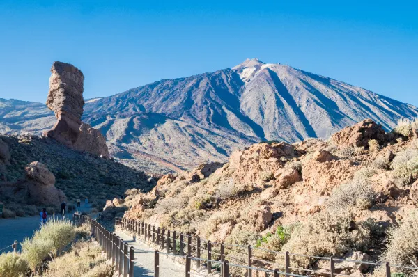 Ausschnitt aus der Landschaft Teneriffas mit dem größten Berg Spaniens dem "Teide" im Hintergrund.