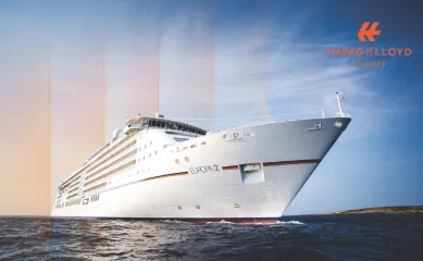 MS EUROPA 2 auf See Die MS EUROPA 2 von Hapag-Lloyd Cruises auf See vor einer Küste.