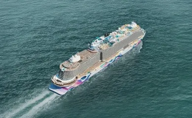 Ein Rendering der Norwegian Aura™ aus der Vogelperspektive auf hoher See.