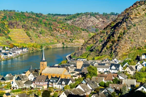Beliebte Reiseziele mit der COMPASS Flotte Blick auf die Stadt Koblenz: Reiseziel der Compass Kreuzfahrten.