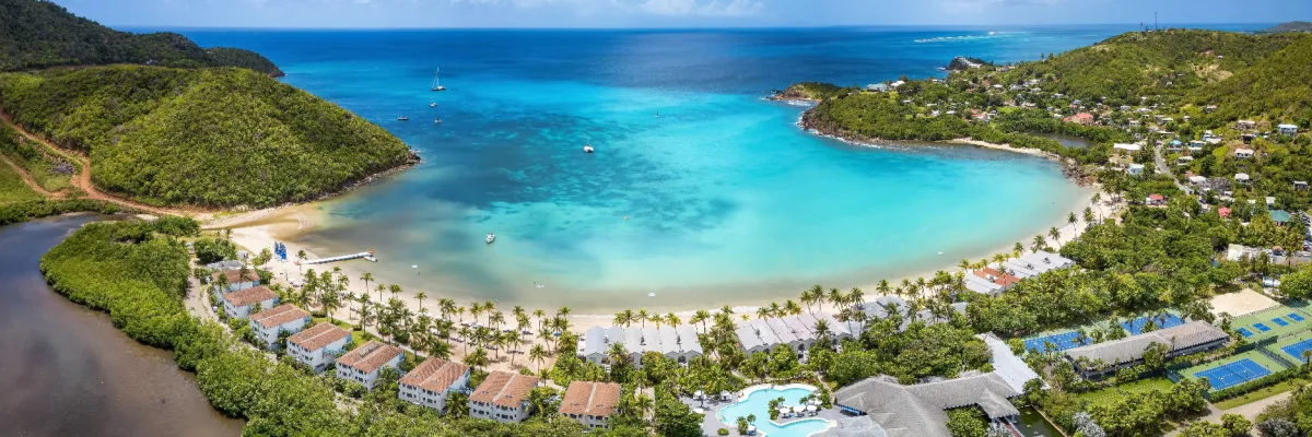 Blick über ein Strand in die Dominikanische Republik