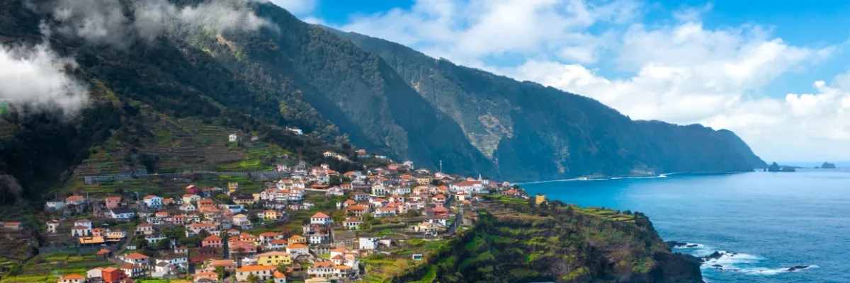 Blick über die Küste von Madeira.