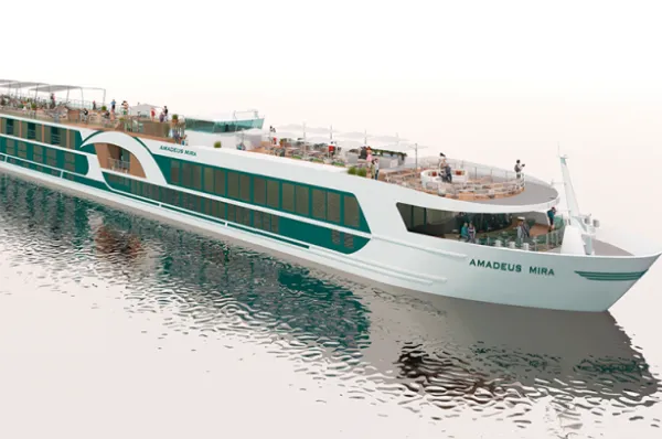 Ein Redering der AMADEUS Mira auf spiegelndem Wasser von Vorne, leicht seitlich.