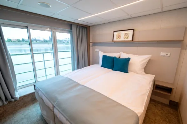 Blick über eine Kabine an Bord von Amethyst 1.