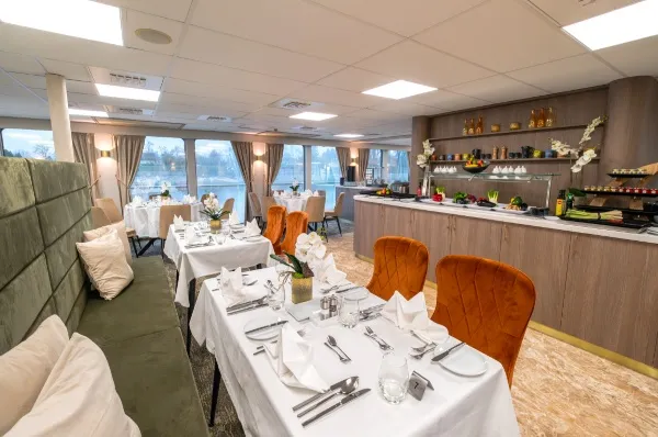 Das Restaurant on Bord von der DCS Flotte.