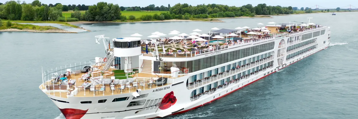 Das innovative E-Motion-Schiff A-ROSA SENA auf dem Rhein während einer Frühlingskreuzfahrt zum Oster-Special 2026.