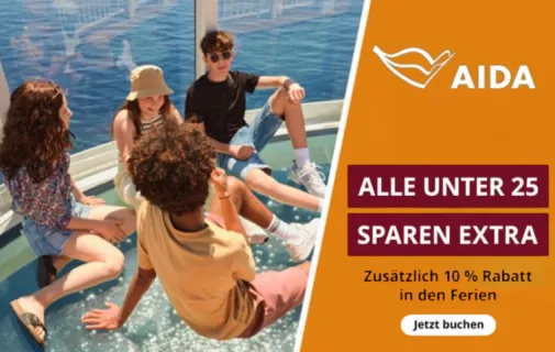 AIDA Ferien Aktion 2026: 10% Extra-Rabatt für alle unter 25 Jahren Werbegrafik zur AIDA Ferien Aktion 2026 mit jungen Reisenden auf einem Glasboden-Deck über dem Meer.