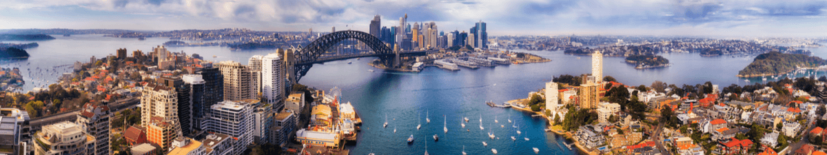Luftbild des Hafens von Sydney vom Lower North Shore bis Barangaroo.
