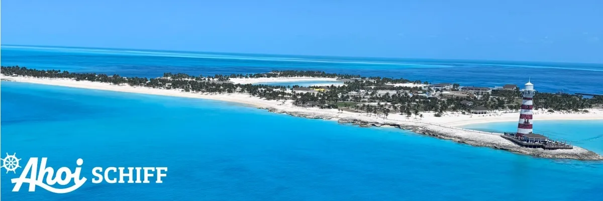 Last Minute zu karibischen Paradiesen Luftaufnahme von Ocean Cay - MSC Marine Reserve. Links unten das Ahoi-Schiff-Logo in weiß.