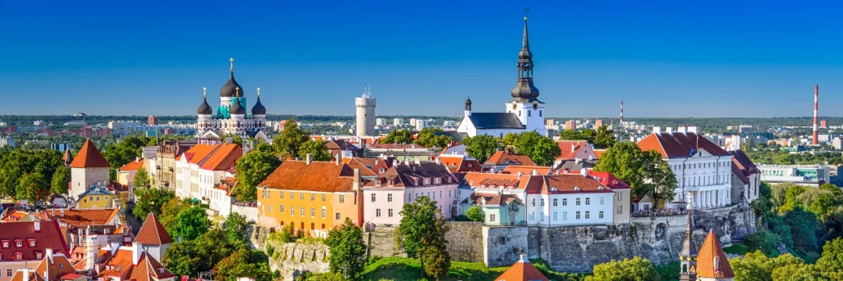 Blick auf den Domberg von Tallinn mit der Alexander-Newski-Kathedrale und dem Dom von Tallinn.