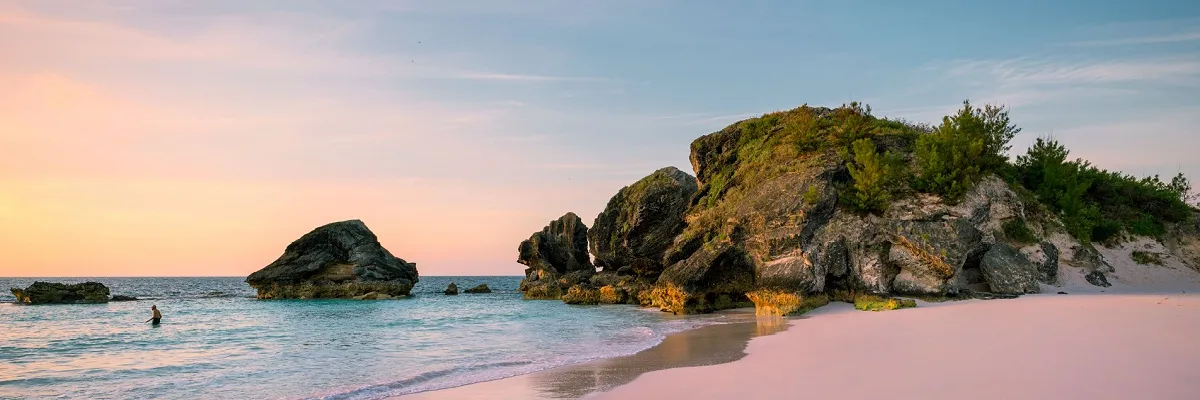 AIDA Karibik-Kreuzfahrten zum Tag des Kusses Rosa Sandstrand an der Horseshoe Bay auf Grand Bermuda