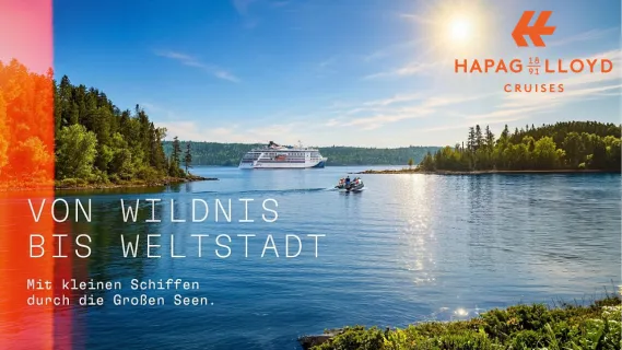 HANSEATIC inspiration von Hapag-Lloyd Cruises auf den Großen Seen Nordamerikas mit Gästen im Zodiac vor bewaldeter Naturkulisse.