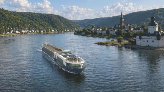 Blick über die MS Thurgau Avanti im Fluss.