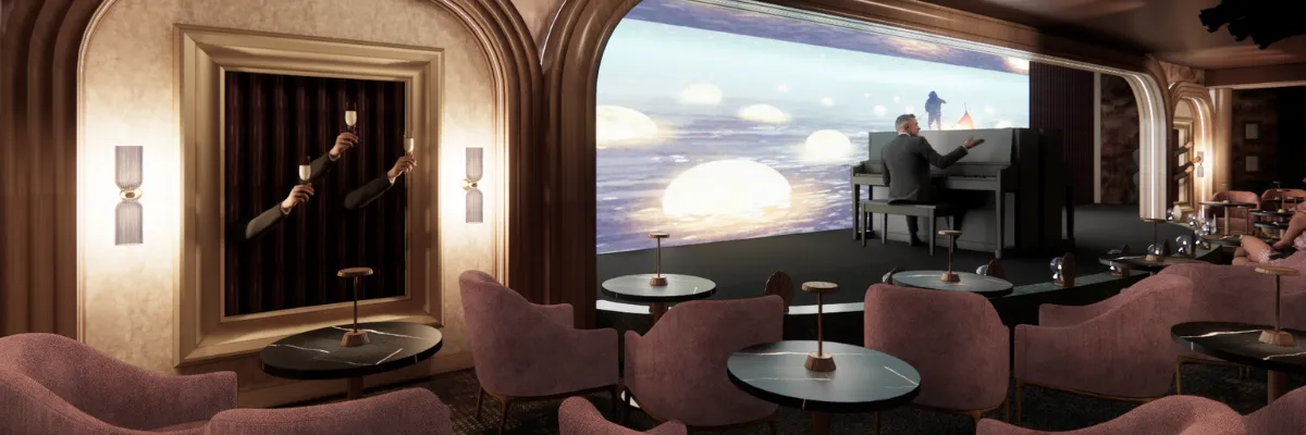 Eine elegante Lounge auf einem der Celebrity Schiffe mit einem Pianisten und einer abendlichen Atmosphäre.