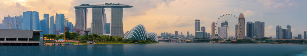 Die Skyline von Singapur mit dem berühmten Hotel Marina Bay Sands bei Dämmerung.