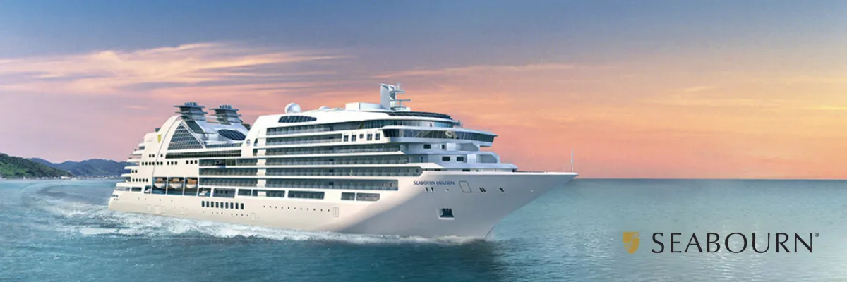 Ein Schiff von Seabourn in einem bunten Sonnenaufgang auf hoher See.