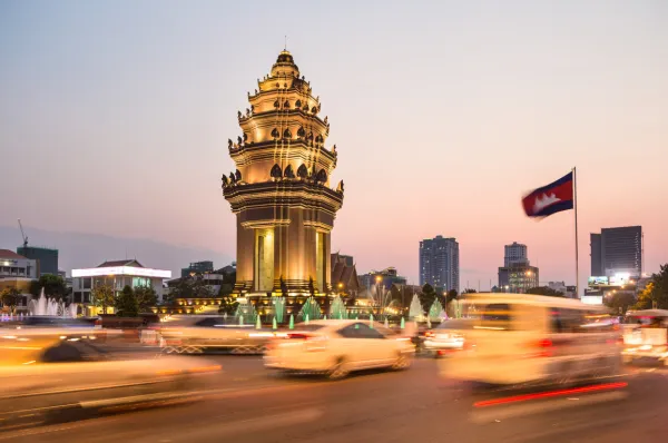 My Tho – Kreuzfahrt im Mekong Das Unabhängigkeitsdenkmal (Vimean Ekareach) befindet sich in Phnom Penh, der Hauptstadt Kambodschas.